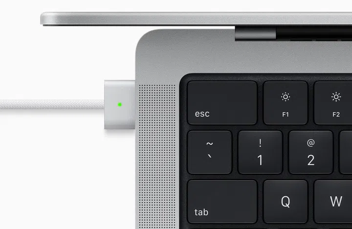 MagSafe returns to the MacBook Pro