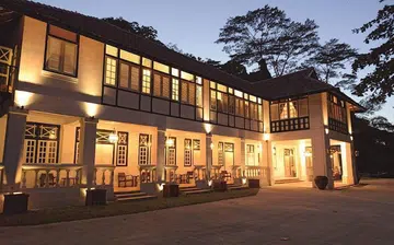 hotel_facade_evening900x560px