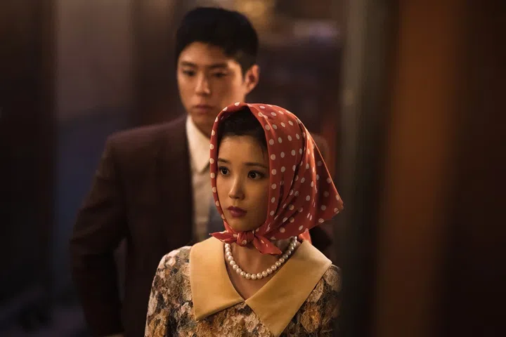 When Life Gives You Tangerines (L to R) Park Bo-gum as Yang Gwan-sik, IU as Oh Ae-sun in When Life Gives You Tangerines Cr. Yoo Eun-mi/Netflix © 2025