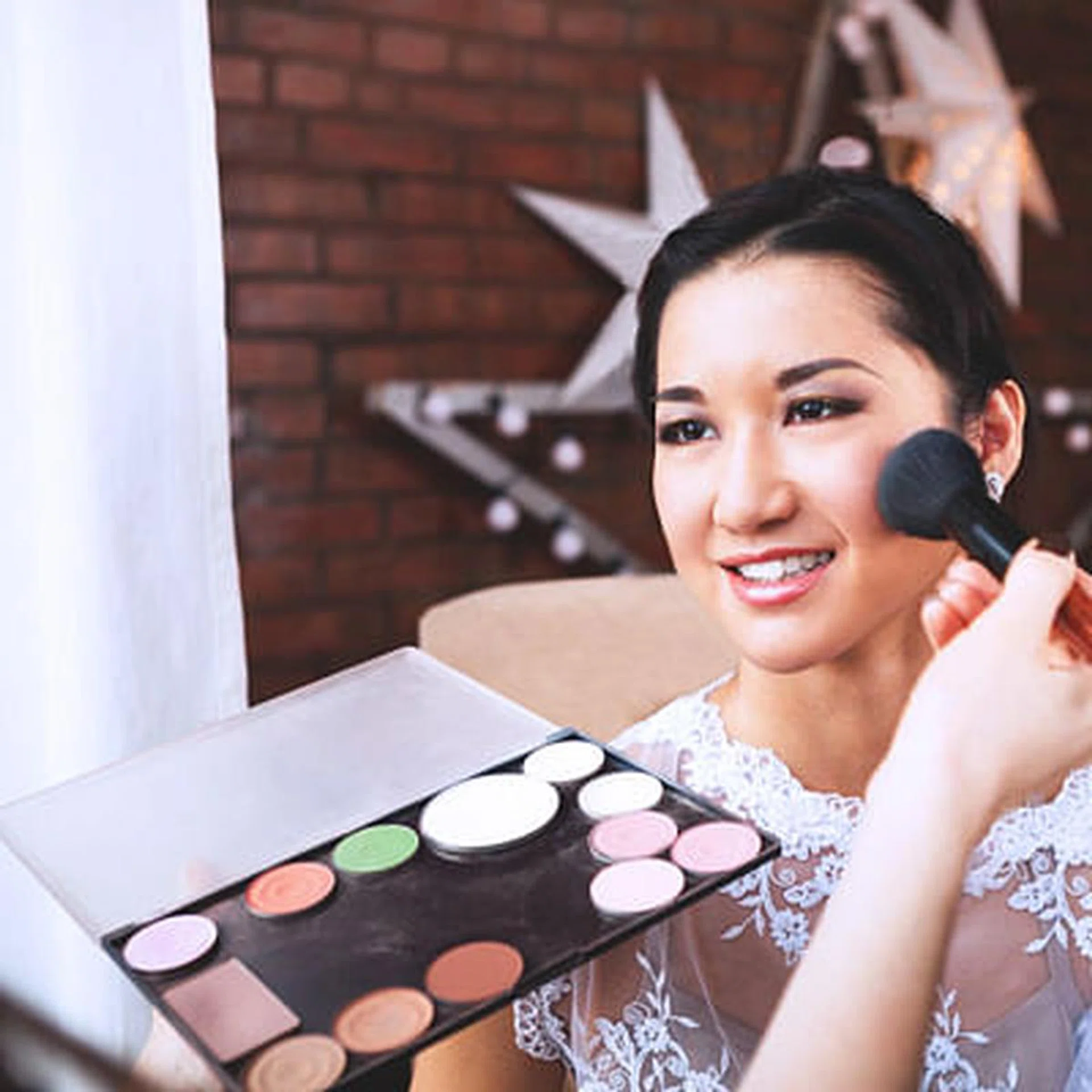  Monolids to dark eye circles: 12 fab makeup tips for Asian brides thumbnail