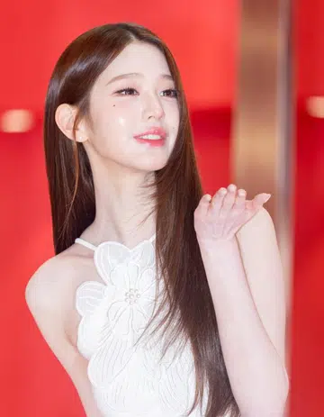Jang Won-Young IVE