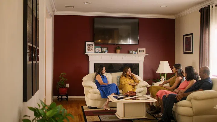 INDIAN MATCHMAKING. Sima Aunty and Nadia in INDIAN MATCHMAKING. Cr. Courtesy of Netflix © 2022