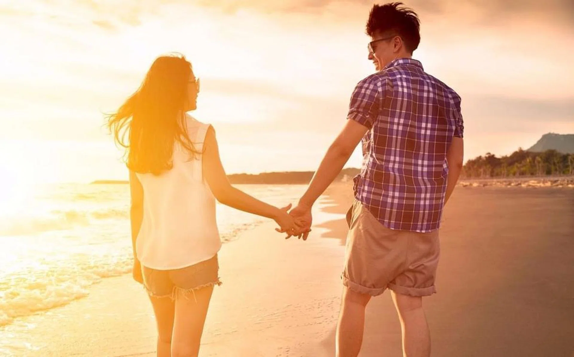 couple_happy_walking