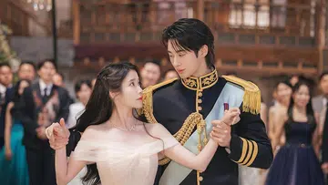 Disney+ Perfect Crown