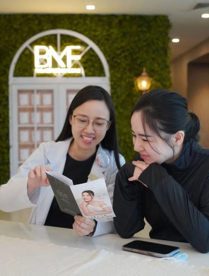 A consultant at BMF The Aesthetics People walks a client through her glass skin treatment.