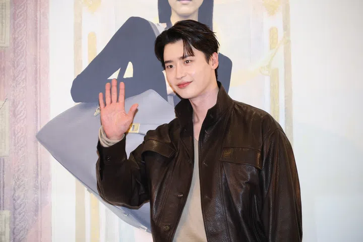 TAIPEI, CHINA - MARCH 27, 2025 - South Korean actor Lee Jong Suk attends the opening of fashion brand Ferragamo's new concept boutique in Taipei, China on March 27, 2025. (Photo credit should read CFOTO/Future Publishing via Getty Images)
