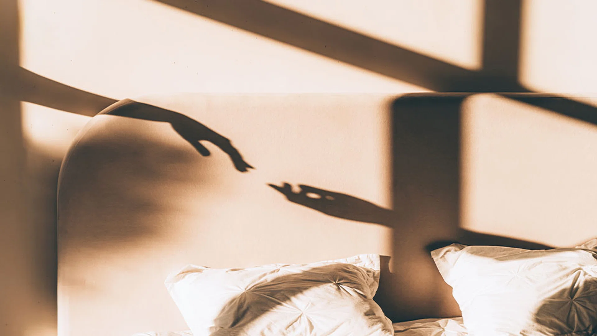 couple hands | dai xiangyu chen zihan divorce ivf struggles