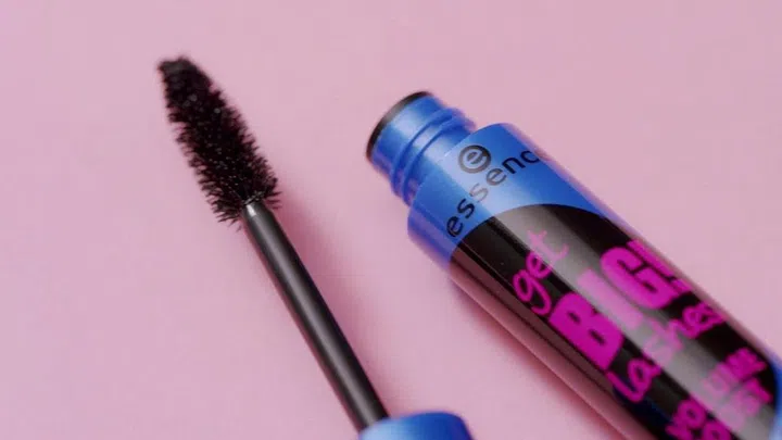 essence mascara volume boost waterproof and smudgeproof review