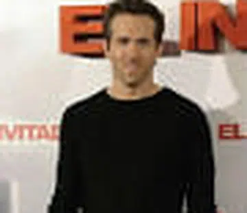 Ryan Reynolds offers eyebrow advice