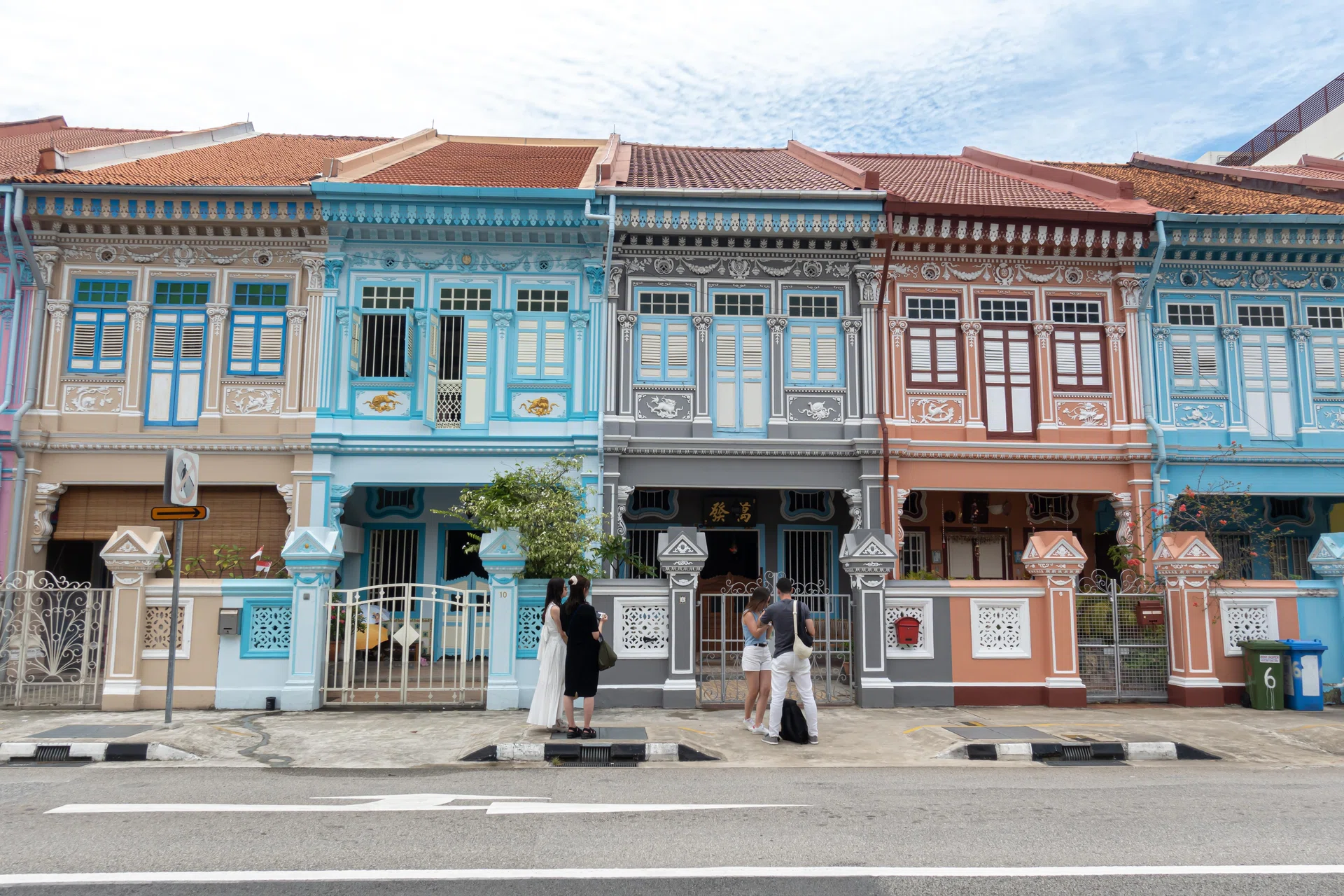 Tourists at Peranakan houses in Singapore, Katong-Joo Chiat, Koon Seng Road,. (Photo by: ruelleruelle/UCG/Universal Images Group via Getty Images)