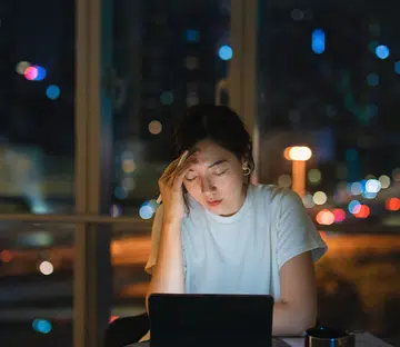 asian woman stress working night | how to not burn out while climbing up the corporate ladder