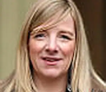 Sarah Burton 90.jpg