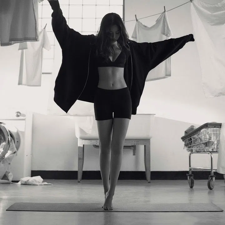 blackpink jennie calvinmklein campaign