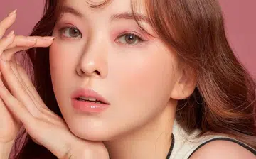 Hybrid foundations that don't need setting sprays and powders