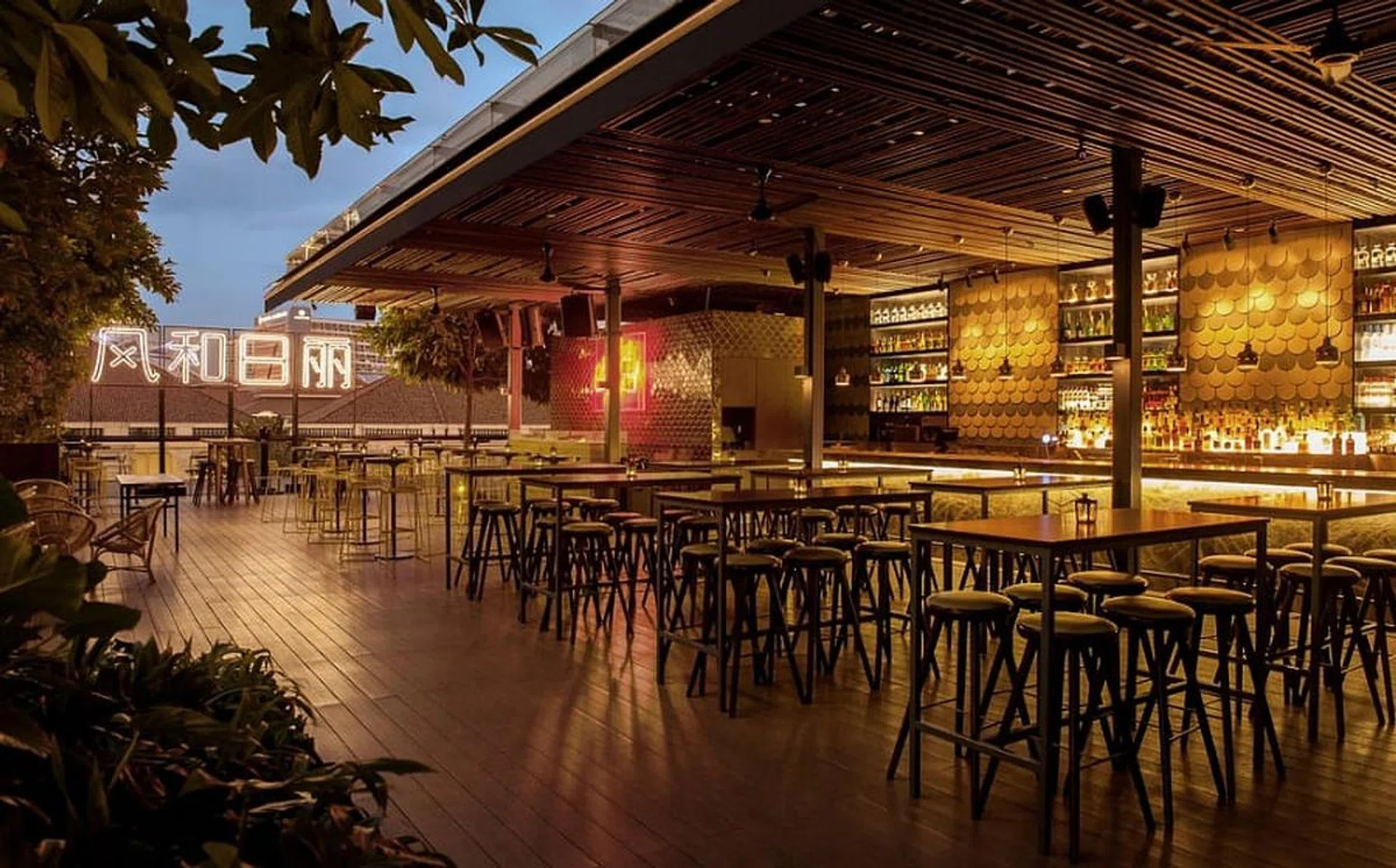 7_rooftop_bars_with_the_best_view_in_singapore_rect