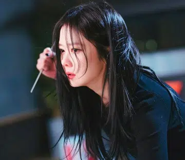 Television still of Sell Your Haunted House starring Jang Na-ra.