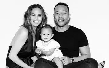 chrissy_teigen_pregnant