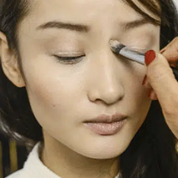 T Kaviar Gauche S15 P Makeup artist different ways to use concealer tips and tricks.png