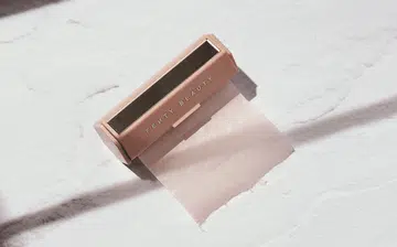 facial-blotter-fenty-beauty-blotting-paper