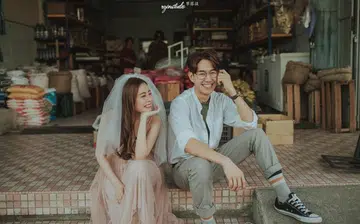 casual_pre_wedding_couple_outfit_r