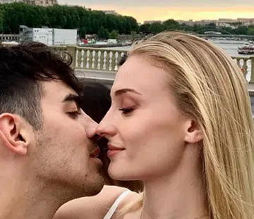 sophie_turner_joe_jonas_wedding_photo_900x560