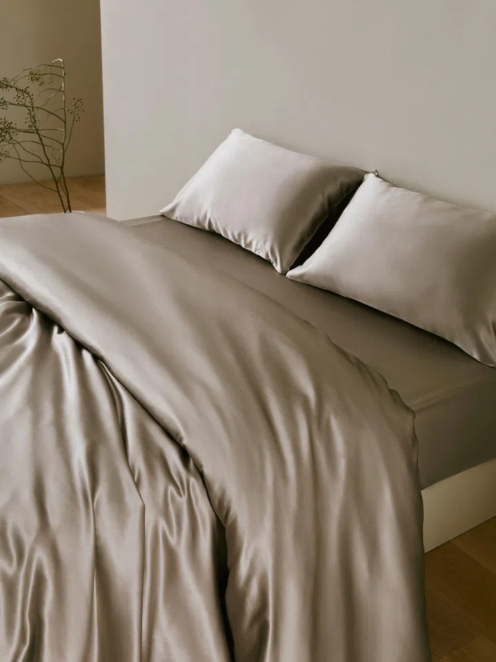 silk bedsheet sleep