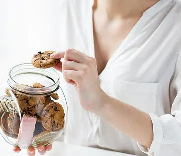 More people overeating or binge eating to cope with greater stress during pandemic