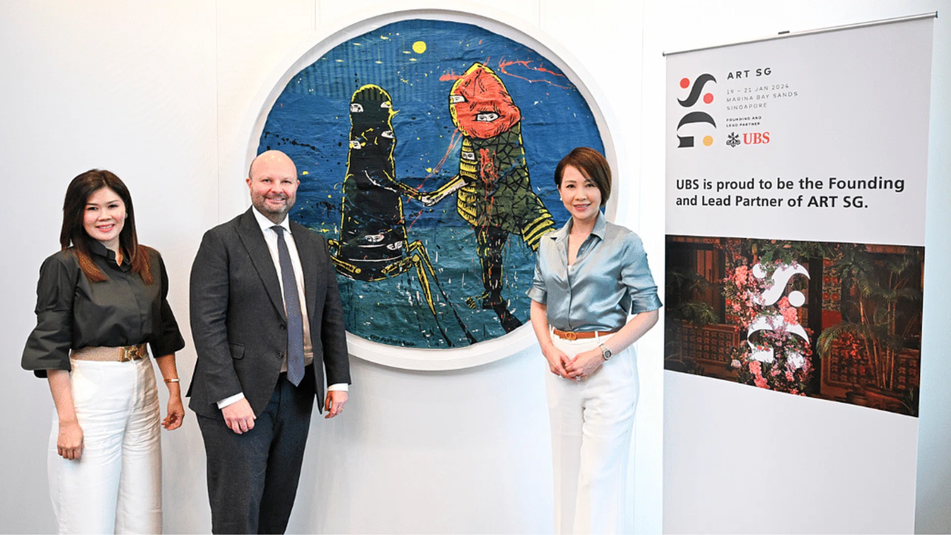 Shuyin Yang, Fair Director of ART SG, Magnus Renfrew, Co Founder of ART SG, Jin
Yee Young, Co-Head UBS Global Wealth Management Asia Pacific and Country Head UBS Singapore
next to Love #2 by Indonesian artist Eko Nugroho. Image courtesy of UBS.