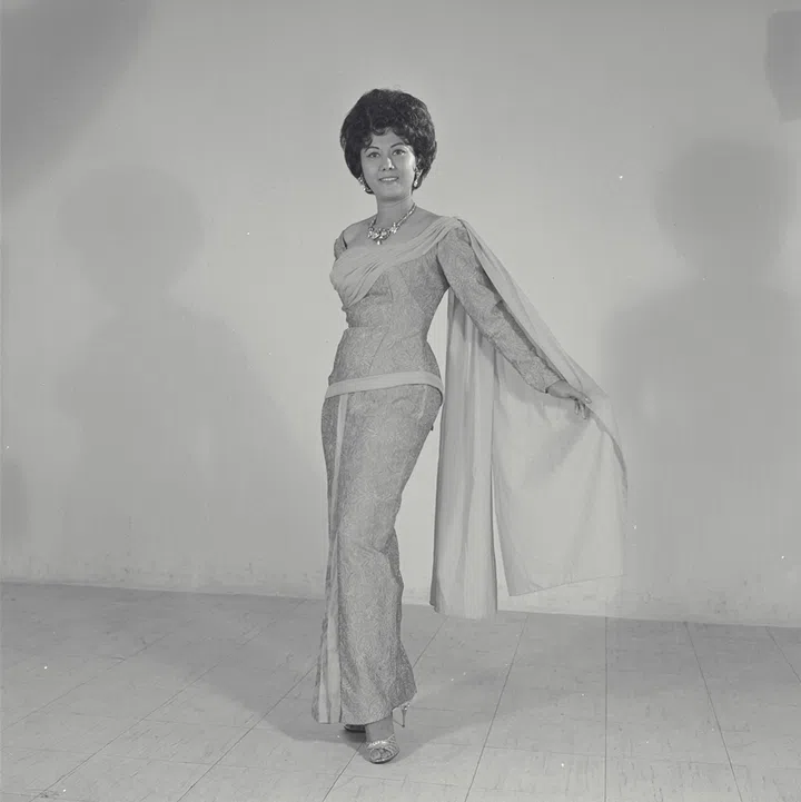 A model in a sarong & kebaya designed by Vicki Dutton.
