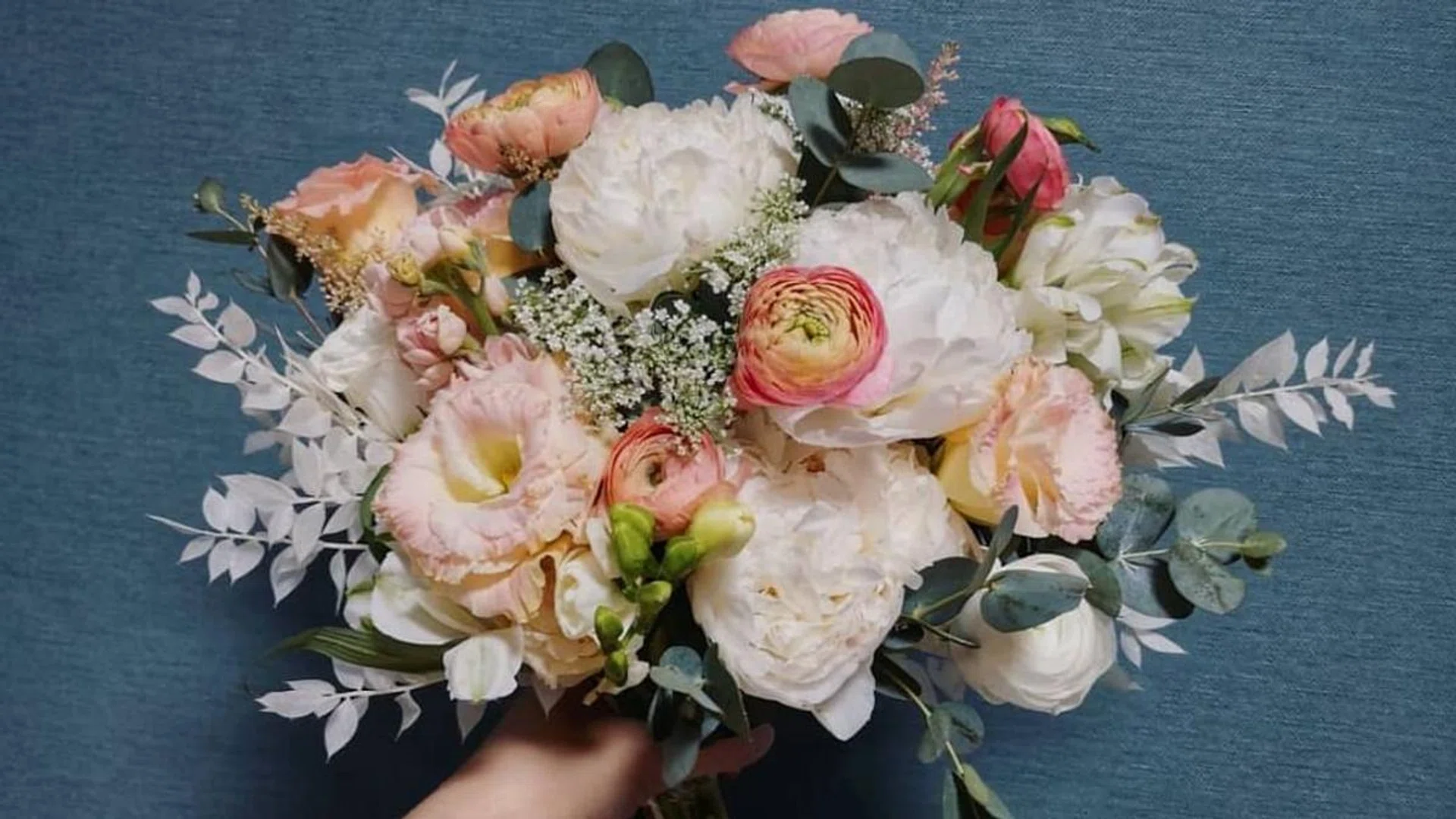 pretty valentines day bouquets singapore