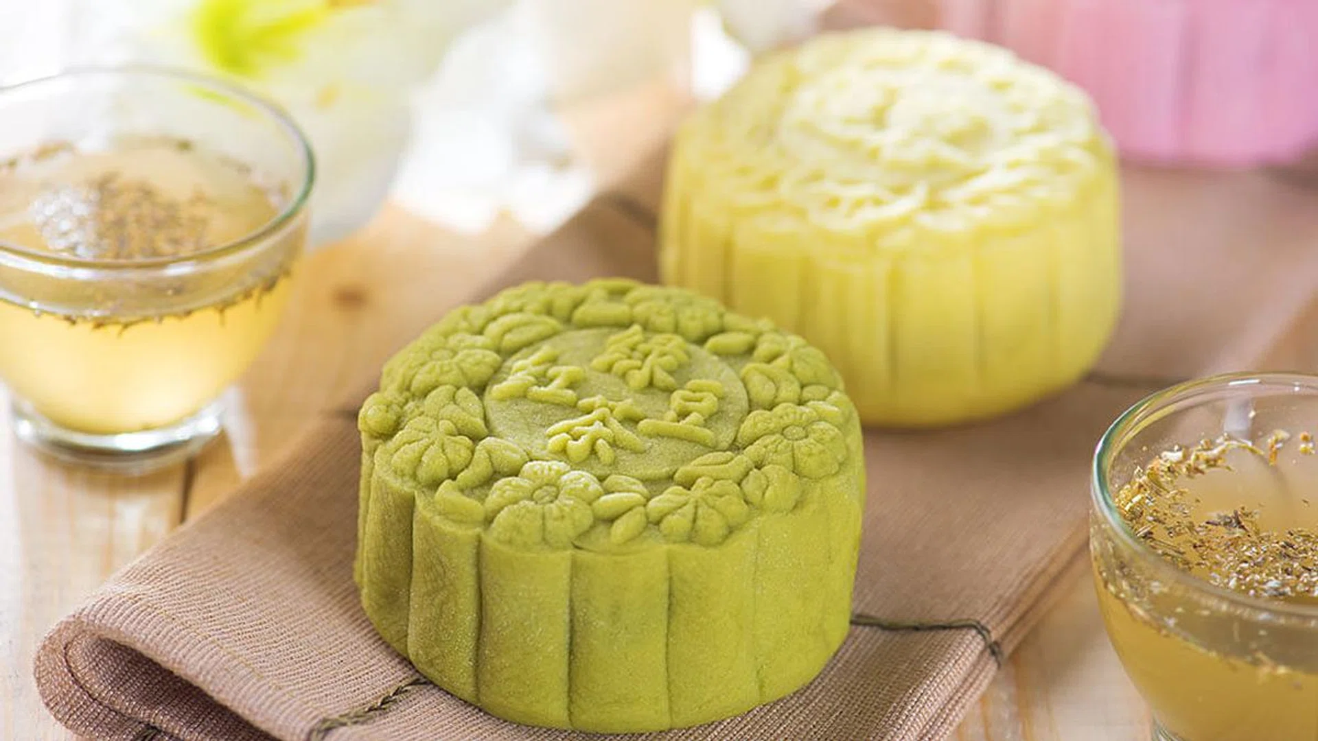 The best mooncakes to buy in Singapore + prices - Her World Singapore ...