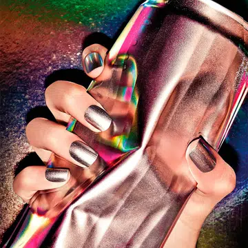 Insider secrets to keeping your salon manicure looking fresh as new through the holidays