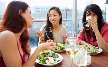 friends_eating_rect