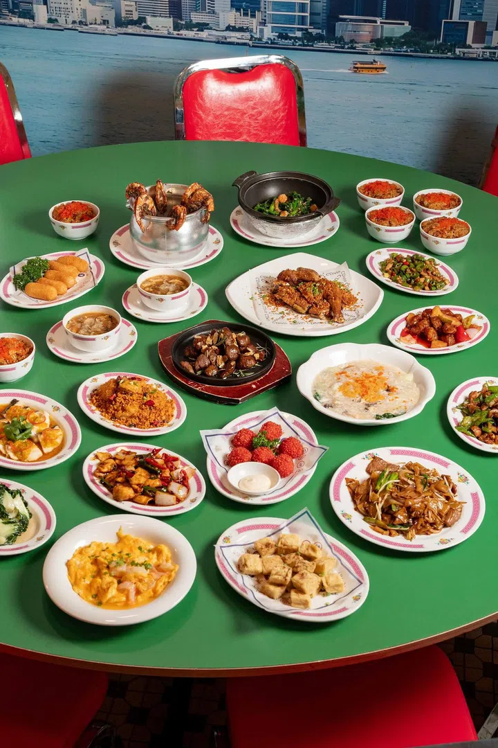 Hey Kee All-You-Eat Ala Carte Lunch Buffet has over 30 dishes for diners to choose from.