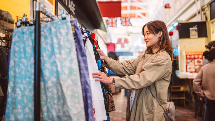 shop vintage clothes