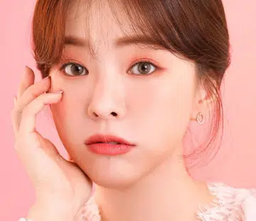 Living coral beauty looks hair nails makeup