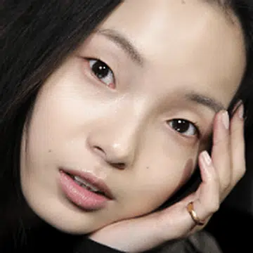 T Jo No Fui W F13 M How to touch up base makeup in hot and humid weather