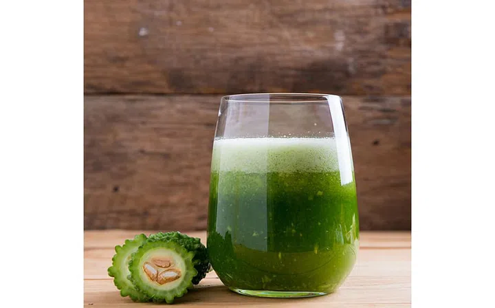 Bittergourd, apple and lemon