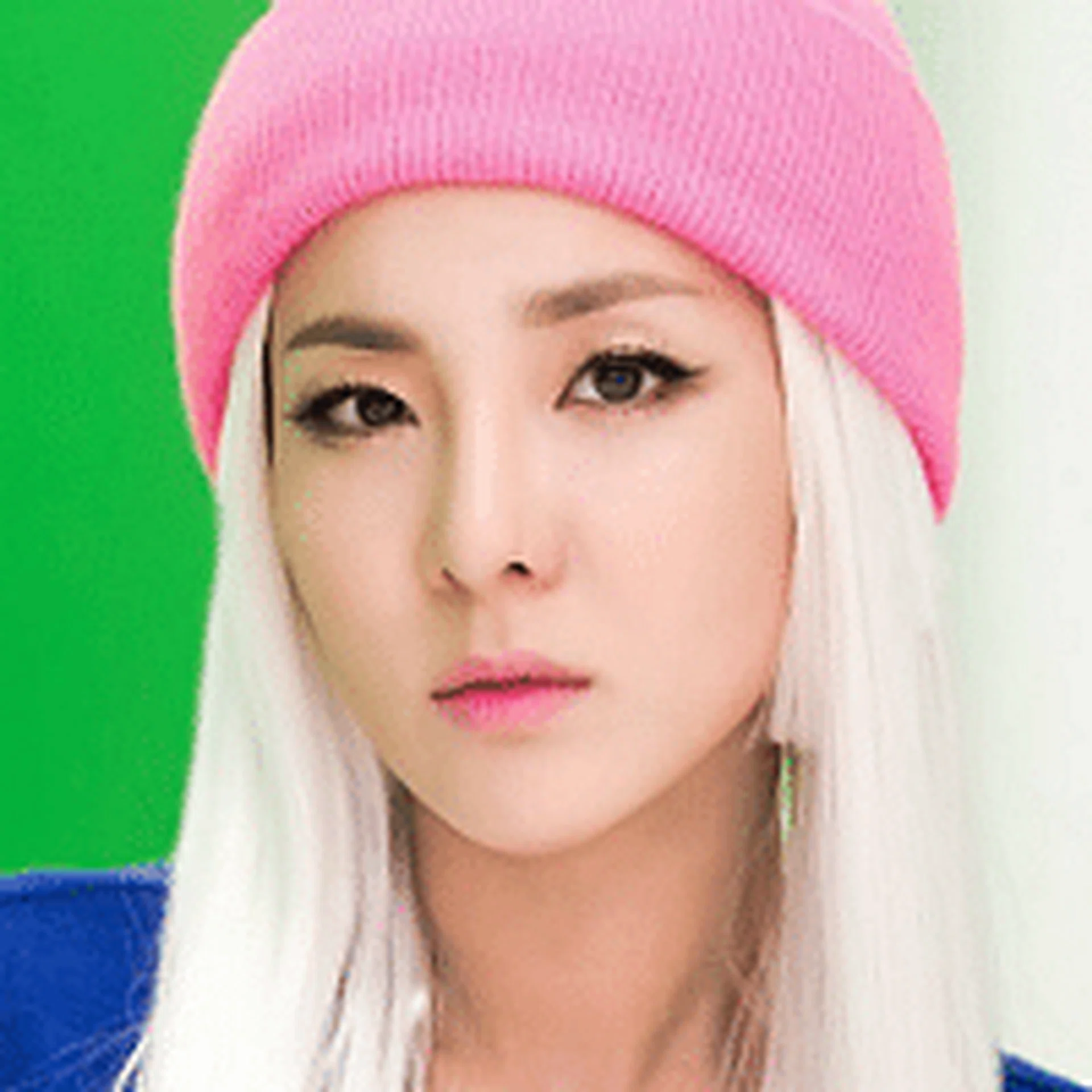 Celebs with the smallest faces  how to get their look! T.png