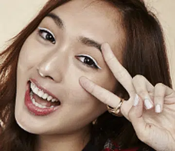 How to make your eyeliner last longer on oily eyelids in Singapore! T.png