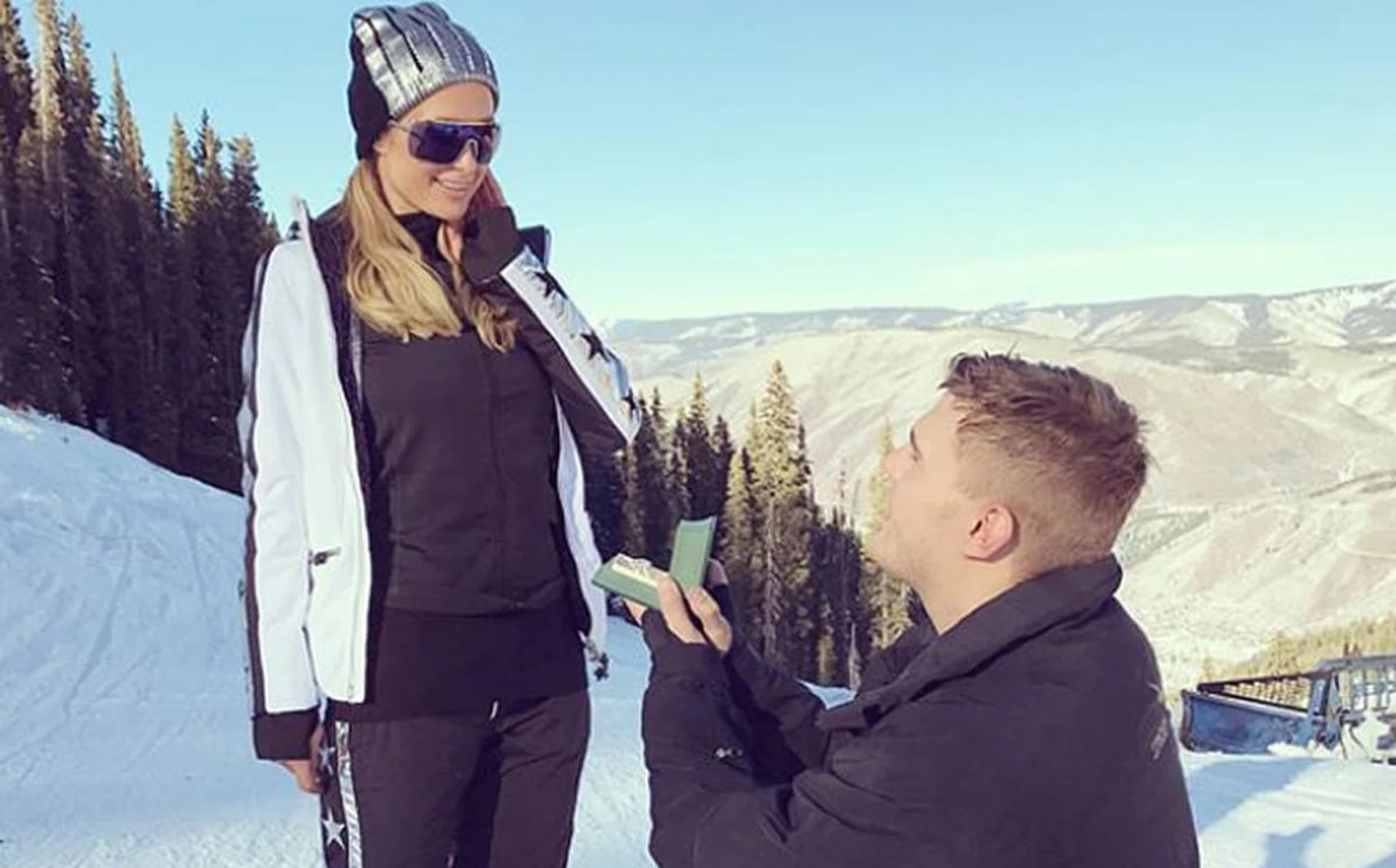 paris_hilton_engaged_900x560