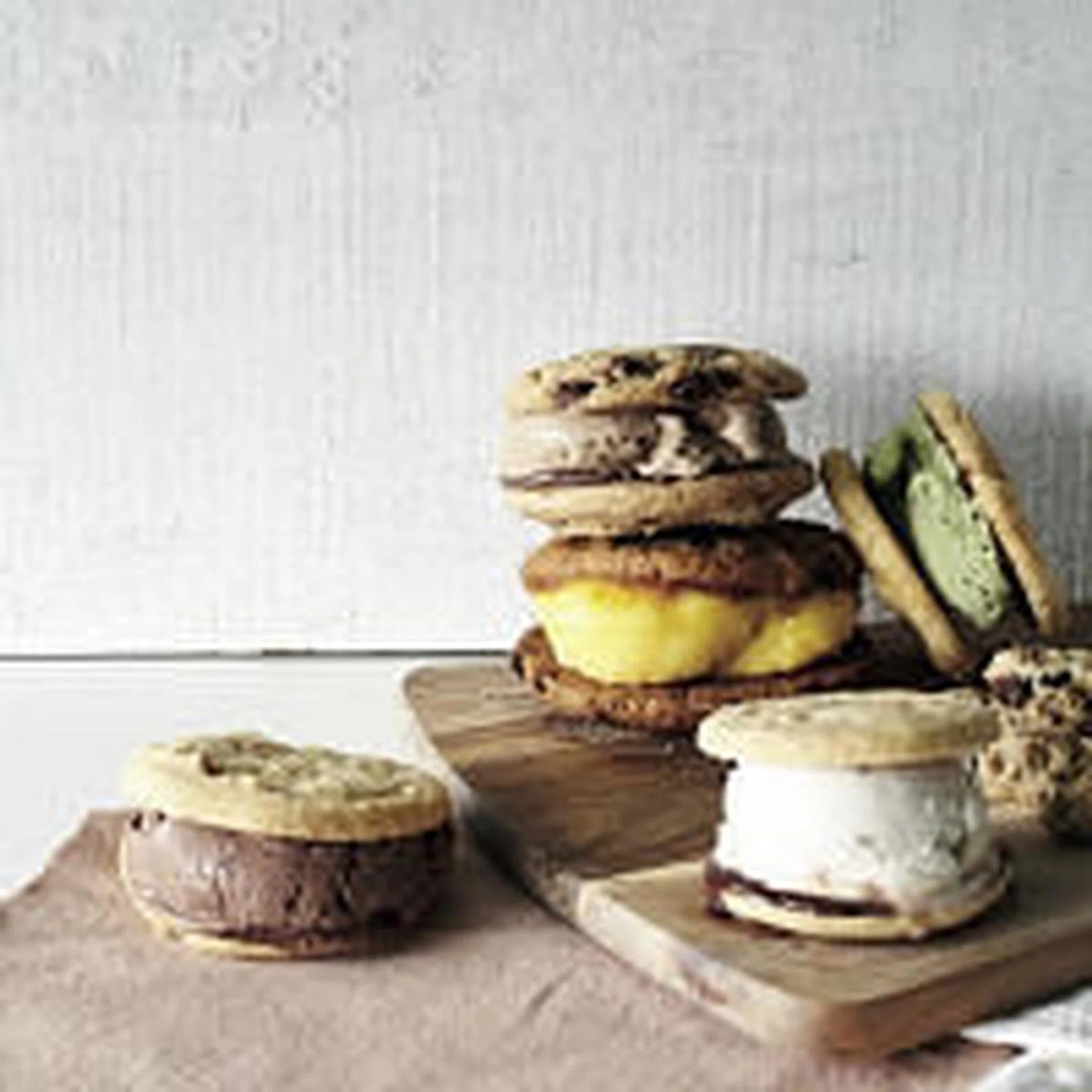 Pic ice cream cookie sandwich 1T