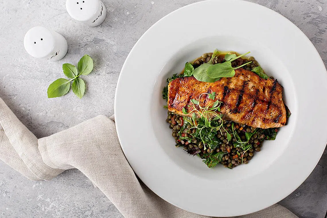 9 easy ways to reduce food waste when dining out - Her World Singapore ...