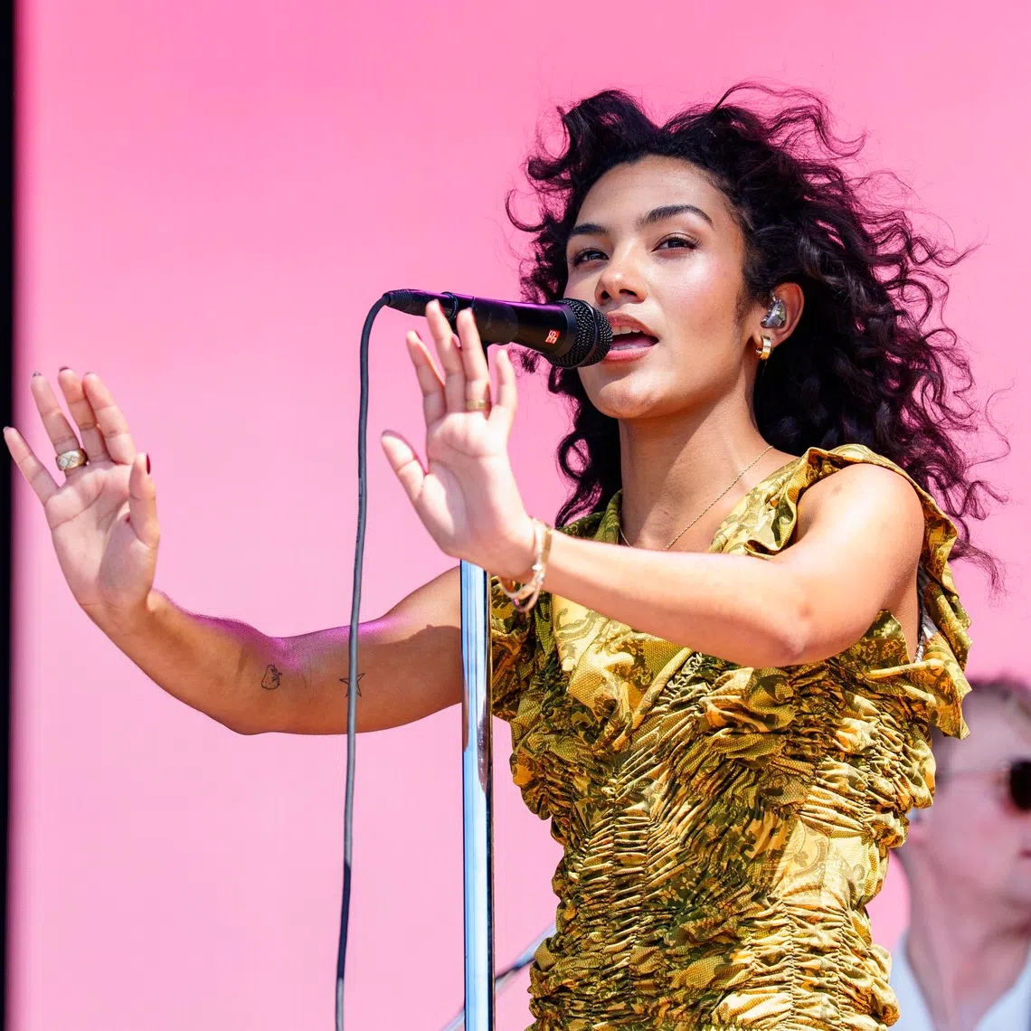 Who is Olivia Dean, and why is the Internet so in love with her right now?  | Her World Singapore