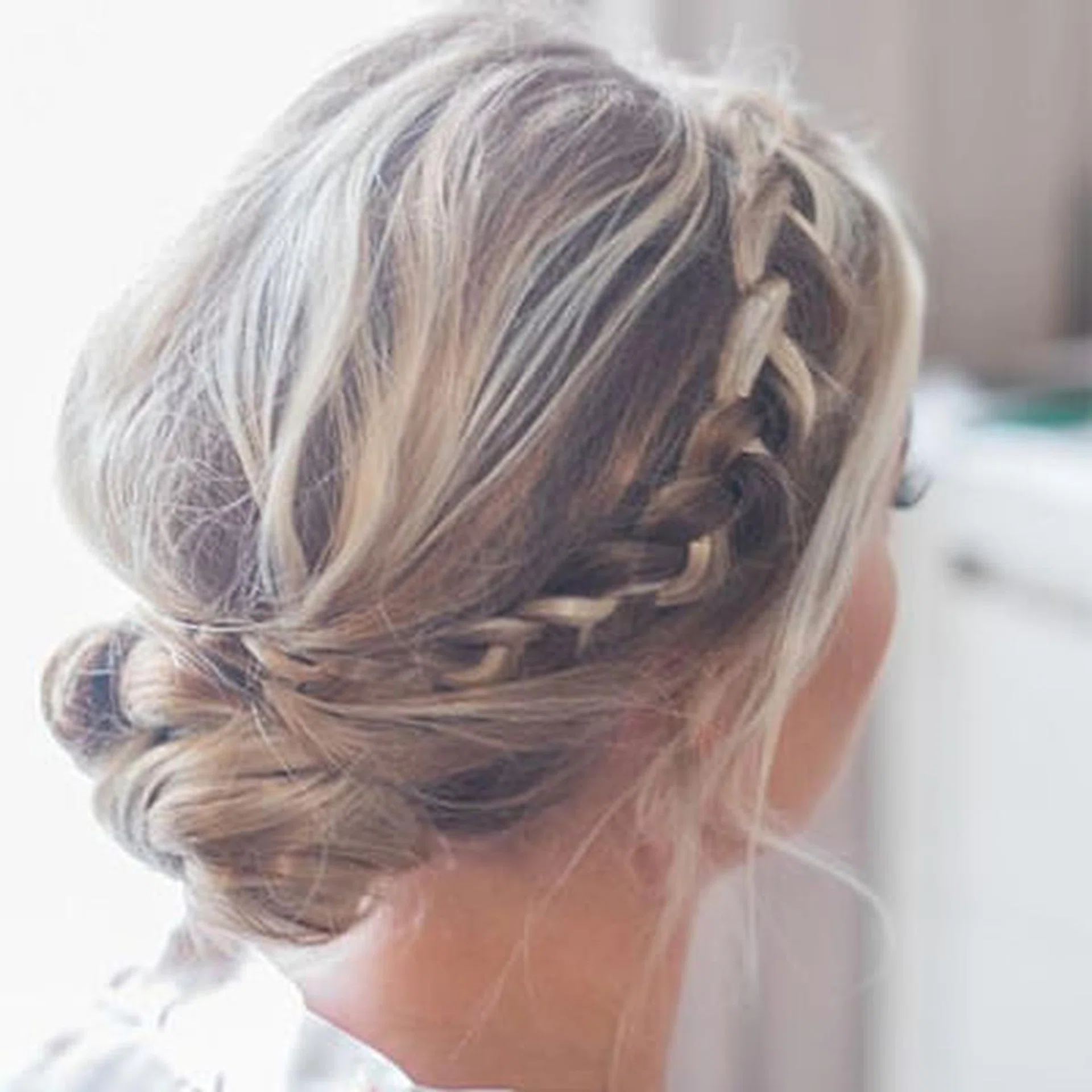 8 casual chic hairstyles for both your wedding & after! thumbnail