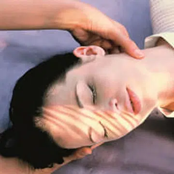 2 best facials for pore and acne thumbnail.jpg