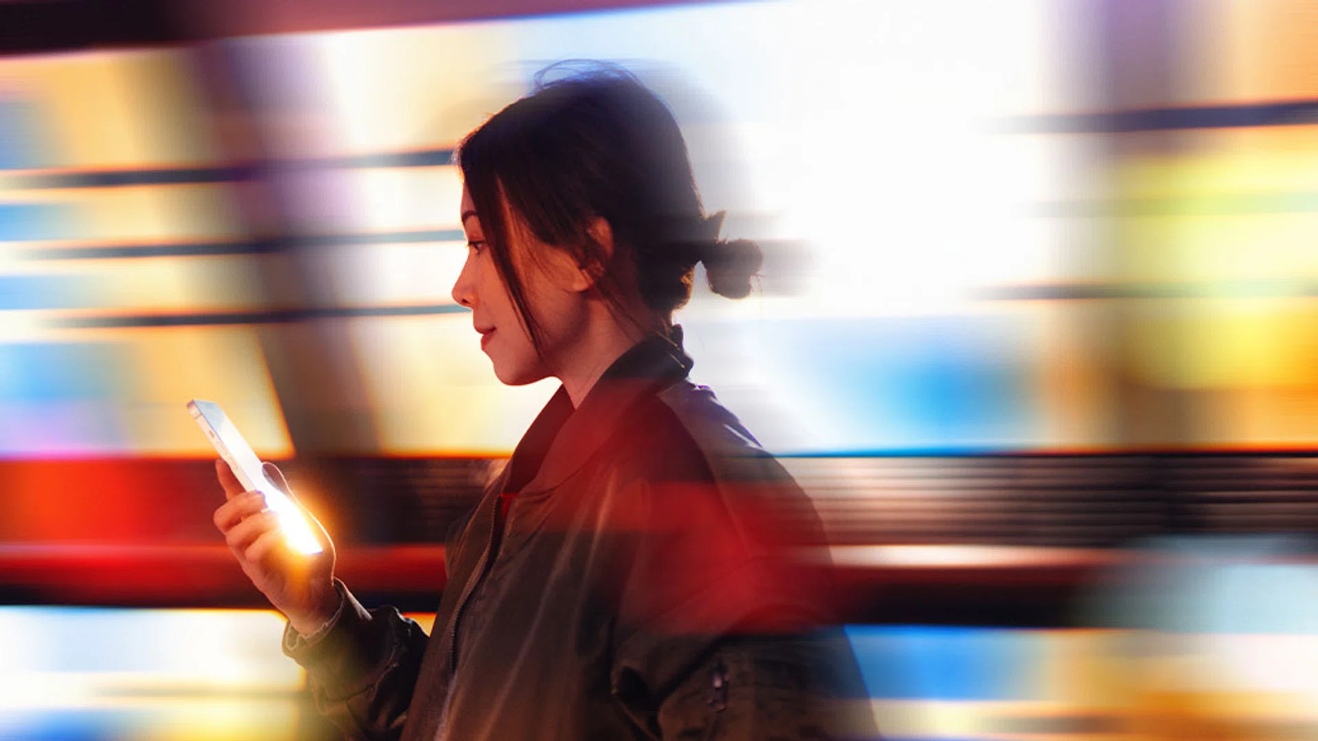 girl using phone | the best short drama apps to feed your mini-binge addition