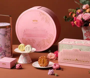 fullerton hotel singapore mooncakes