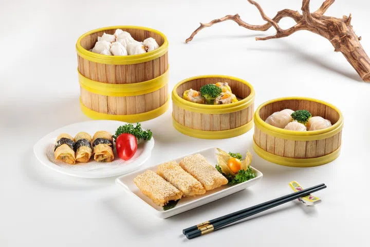 Peach Garden at Thomson Plaza offers a Weekend Dim Sum Hi-tea Buffet.