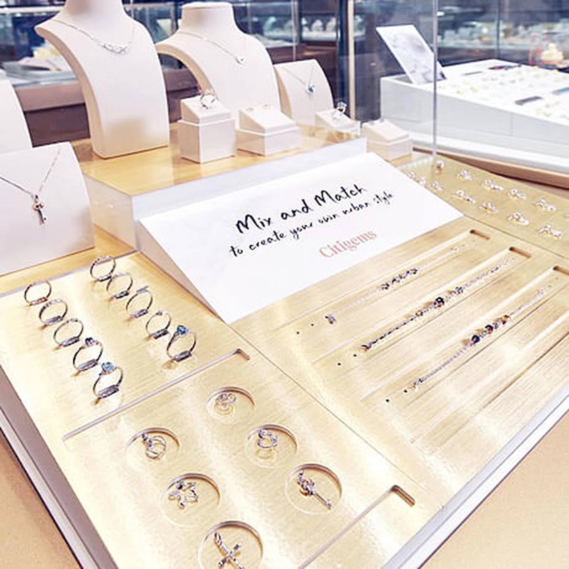 Create your own bridal jewellery set at this all-new diamond bar thumbnail